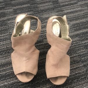 Nude wedges